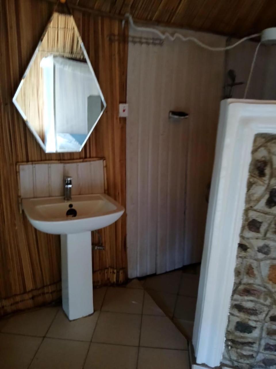 Ches Bay Resort Nangina Экстерьер фото