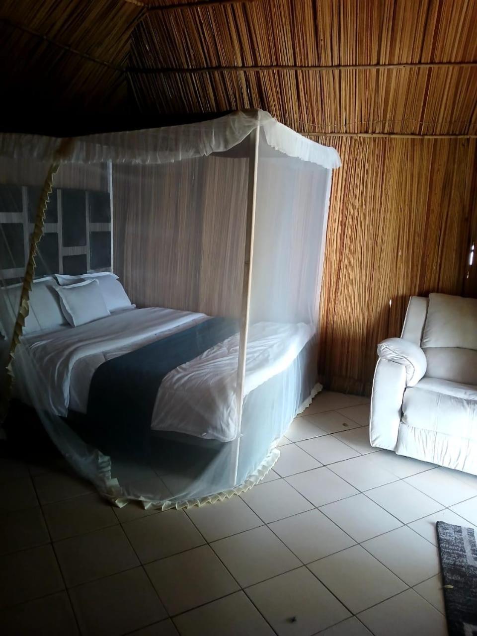 Ches Bay Resort Nangina Экстерьер фото